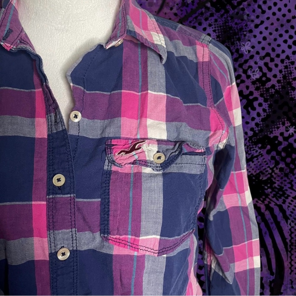 hollister pink & navy plaid button up shirt
